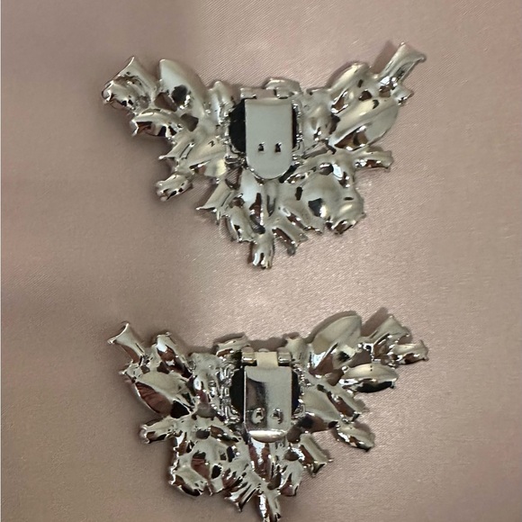 White House Black Market Jewelry Clips - Picture 6 of 7